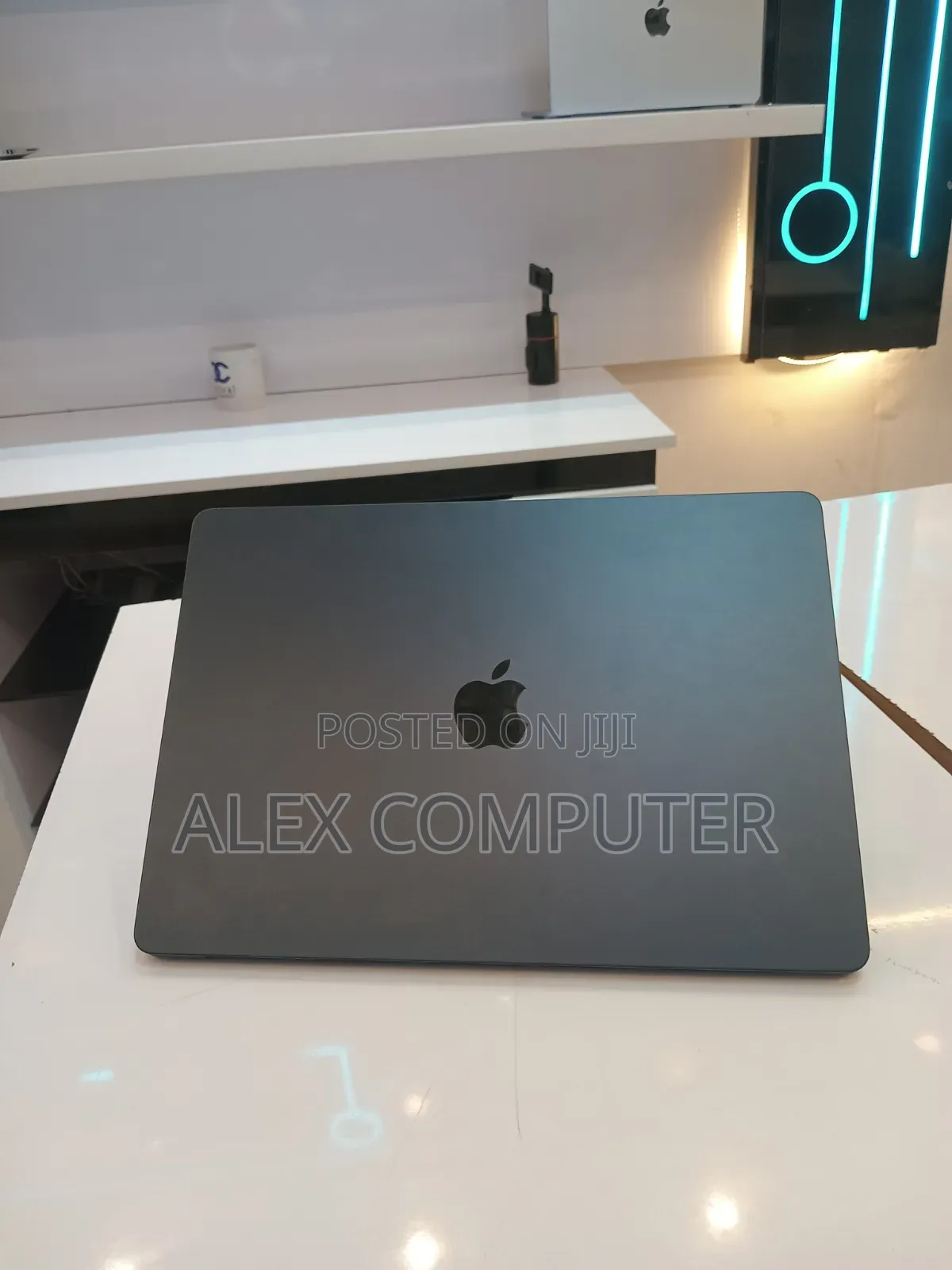 New Laptop Apple MacBook Air 2024 M3 8GB Apple M3 SSD 256GB