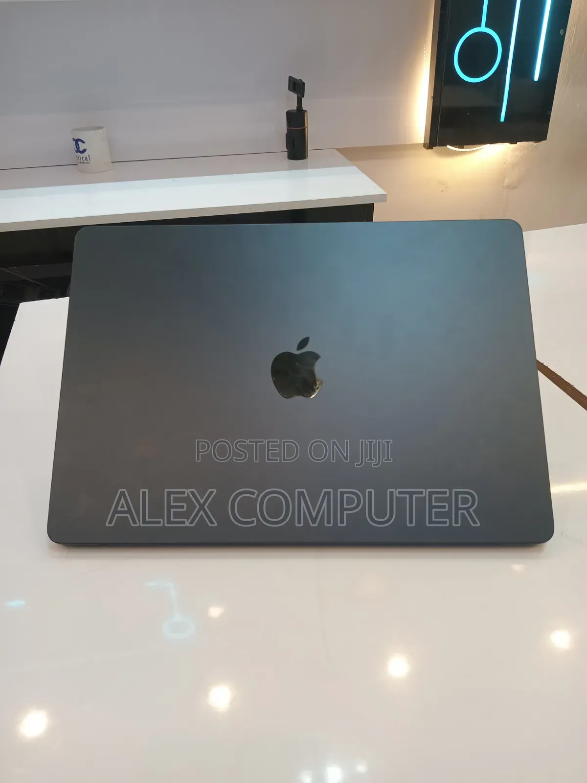 New Laptop Apple MacBook Air 2024 M3 8GB Apple M3 SSD 256GB
