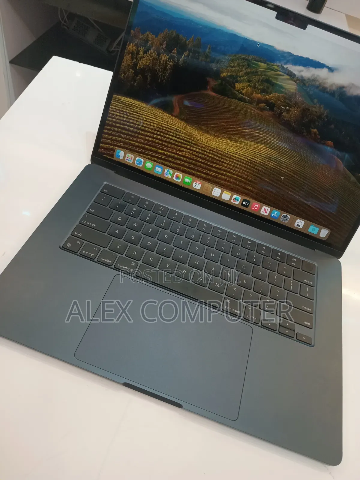 New Laptop Apple MacBook Air 2024 M3 8GB Apple M3 SSD 256GB
