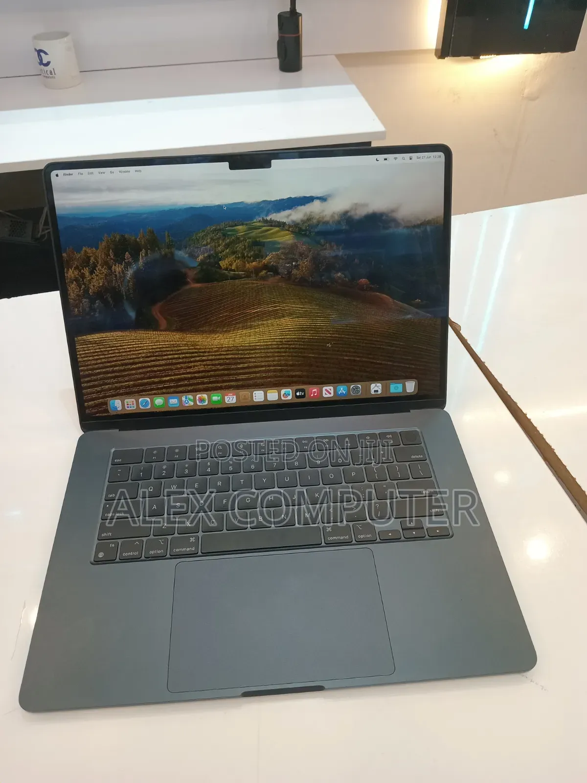 New Laptop Apple MacBook Air 2024 M3 8GB Apple M3 SSD 256GB