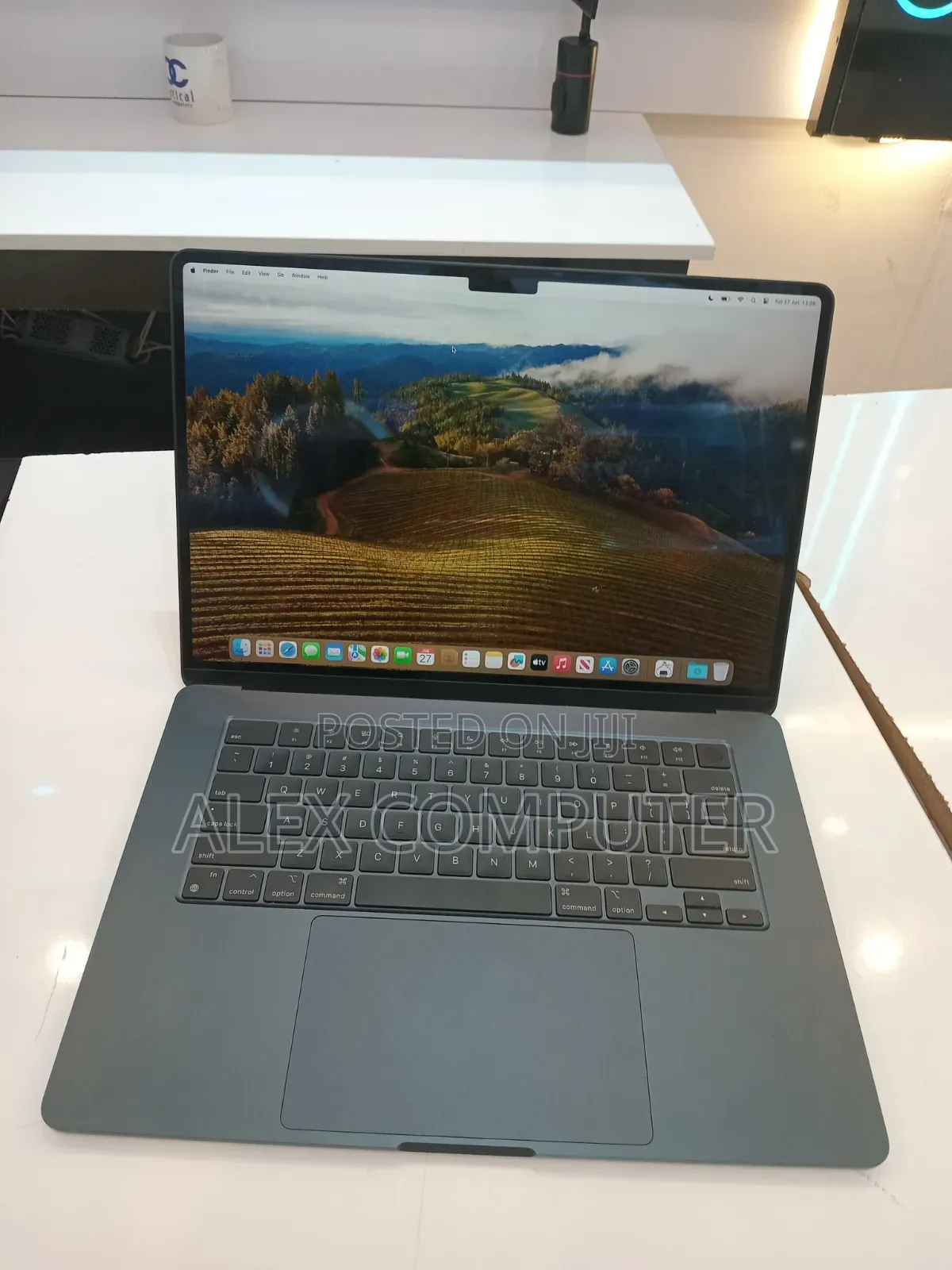 New Laptop Apple MacBook Air 2024 M3 8GB Apple M3 SSD 256GB