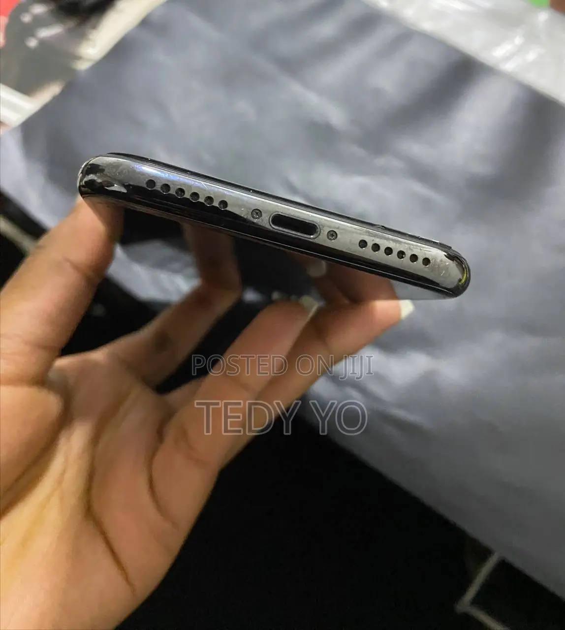 Apple iPhone X 64 GB Black
