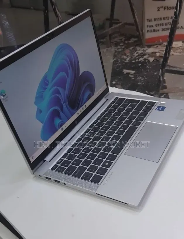 New Laptop HP EliteBook 830 G8 16GB Intel Core i5 SSD 512GB