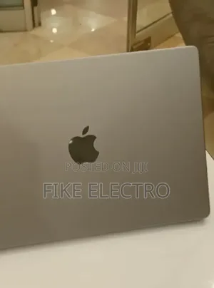 New Laptop Apple MacBook Air 2024 M3 8GB Apple M3 SSD 256GB