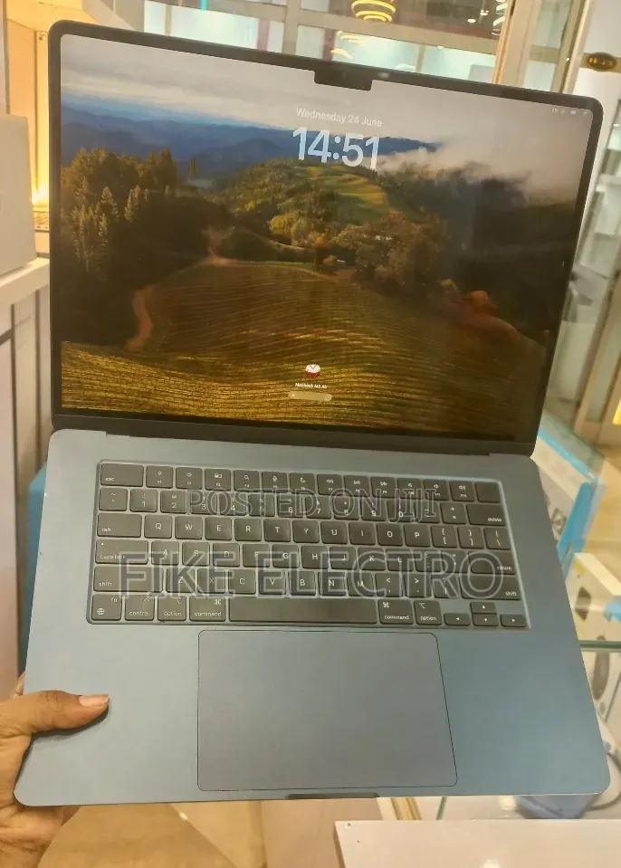 New Laptop Apple MacBook Air 2024 M3 8GB Apple M3 SSD 256GB