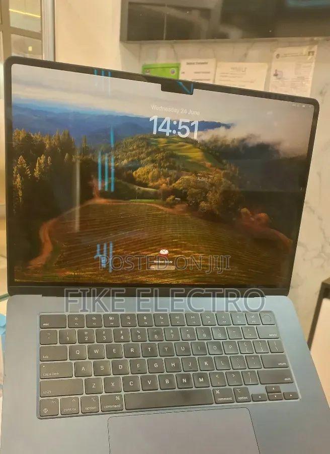 New Laptop Apple MacBook Air 2024 M3 8GB Apple M3 SSD 256GB