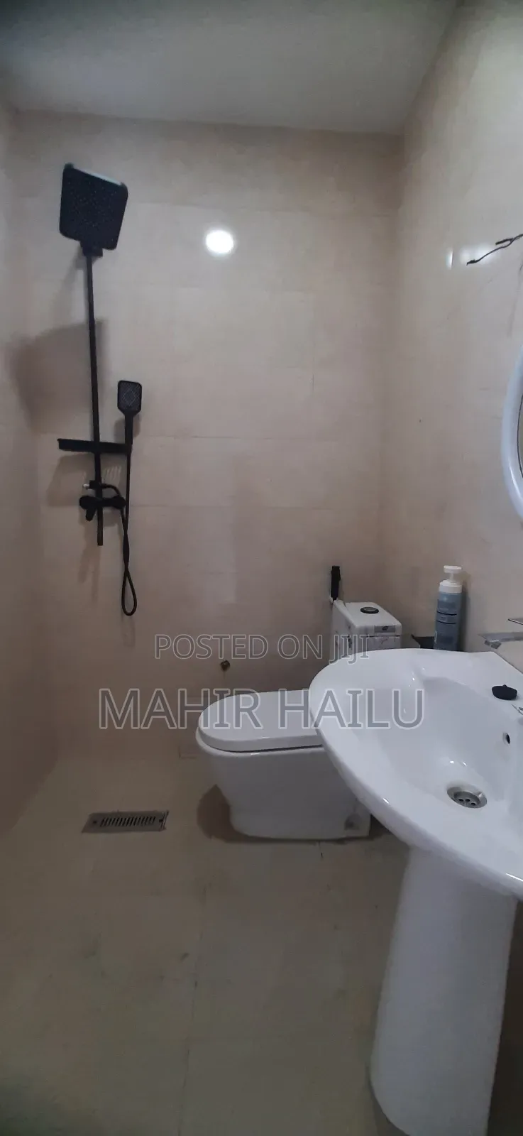 6bdrm House in Real, Bole for rent