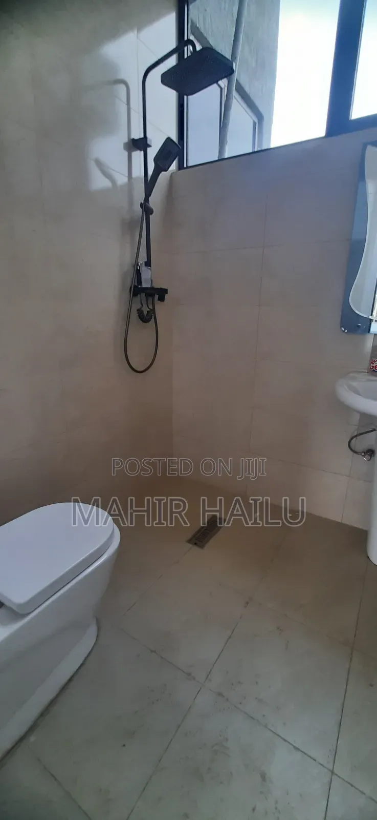 6bdrm House in Real, Bole for rent