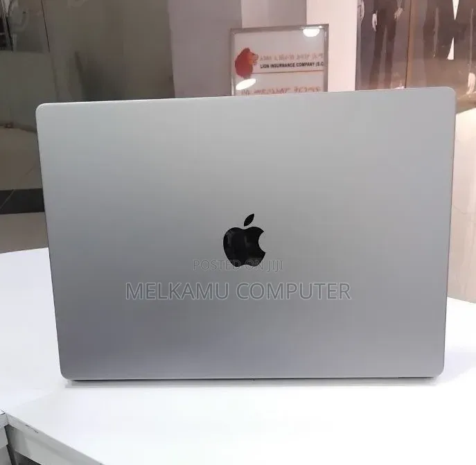 New Laptop Apple MacBook Pro 2021 M1 32GB Apple M1 Pro SSD 1T