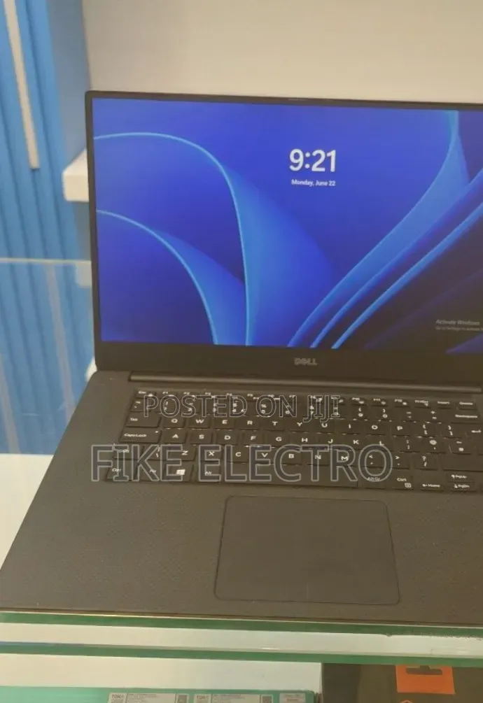 New Laptop Dell Precision 5530 16GB Intel Xeon SSD 512GB