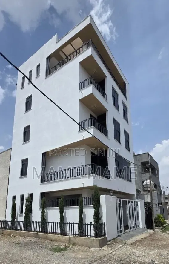 5bdrm House in Addis Abeba, Bole for sale