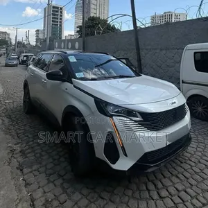 Peugeot 5008 2022 White