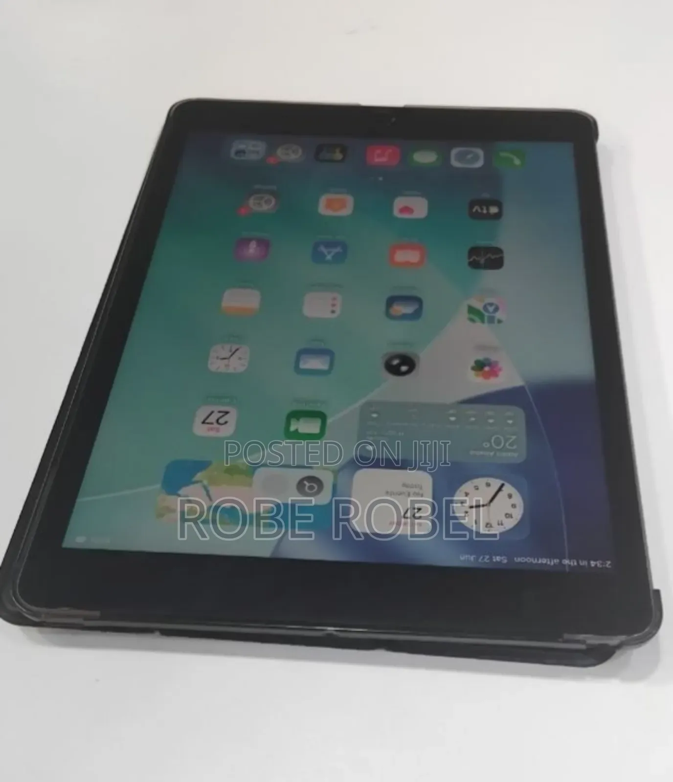 New Apple iPad 9.7 64 GB Black