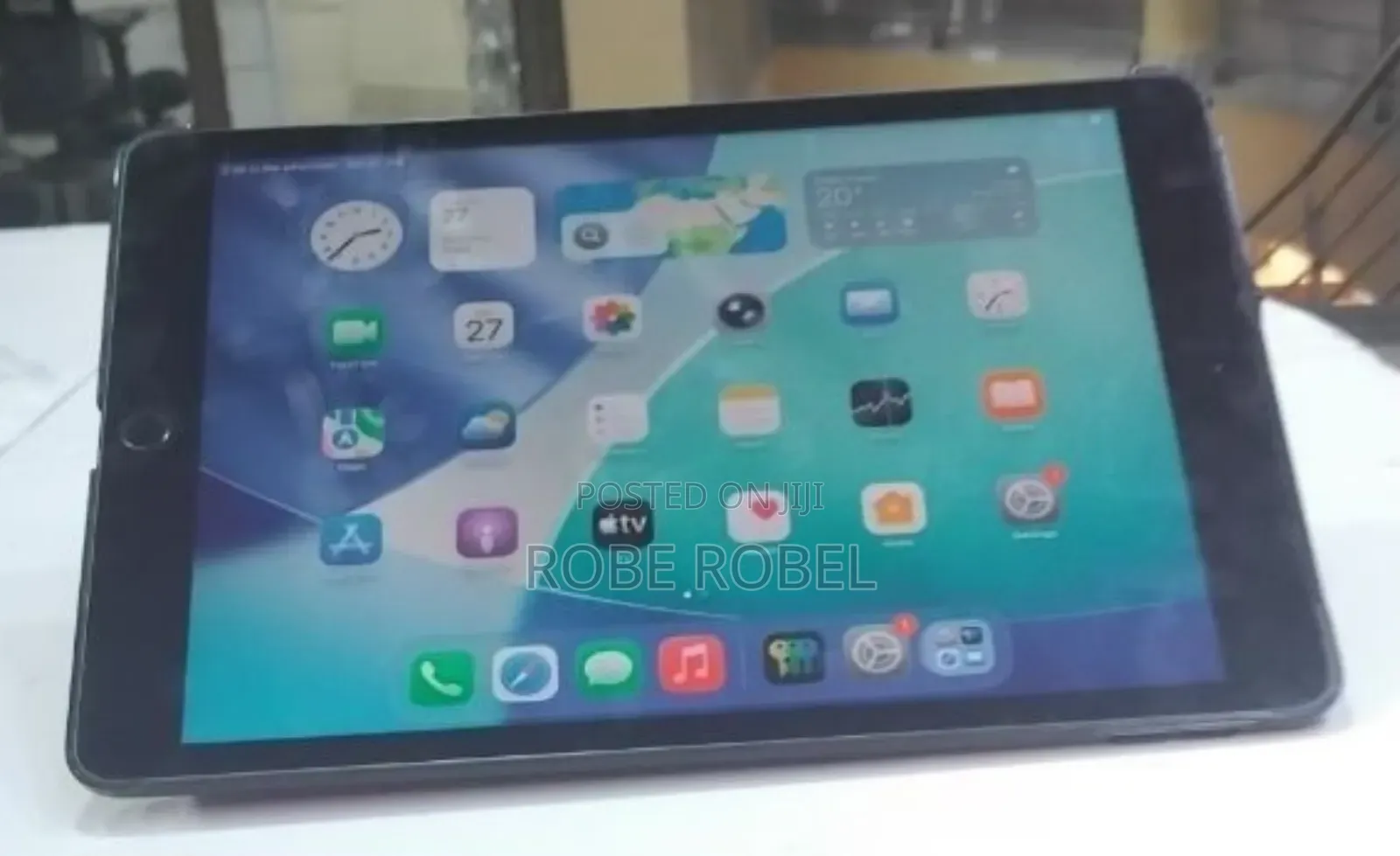 New Apple iPad 9.7 64 GB Black