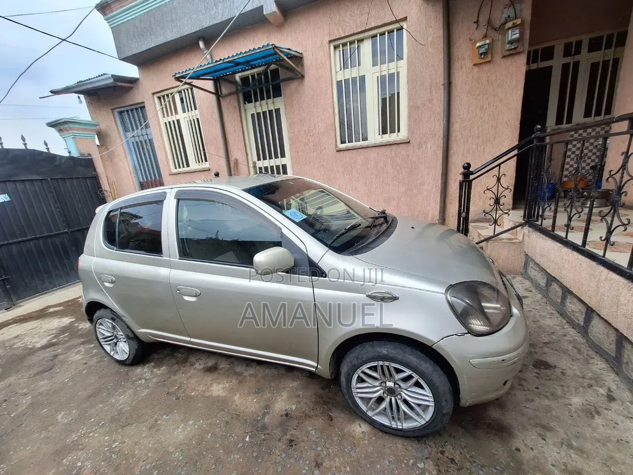 Toyota Vitz 2002 Gold