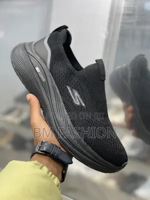 Skechers Max Cushioning: Sleek All-Black