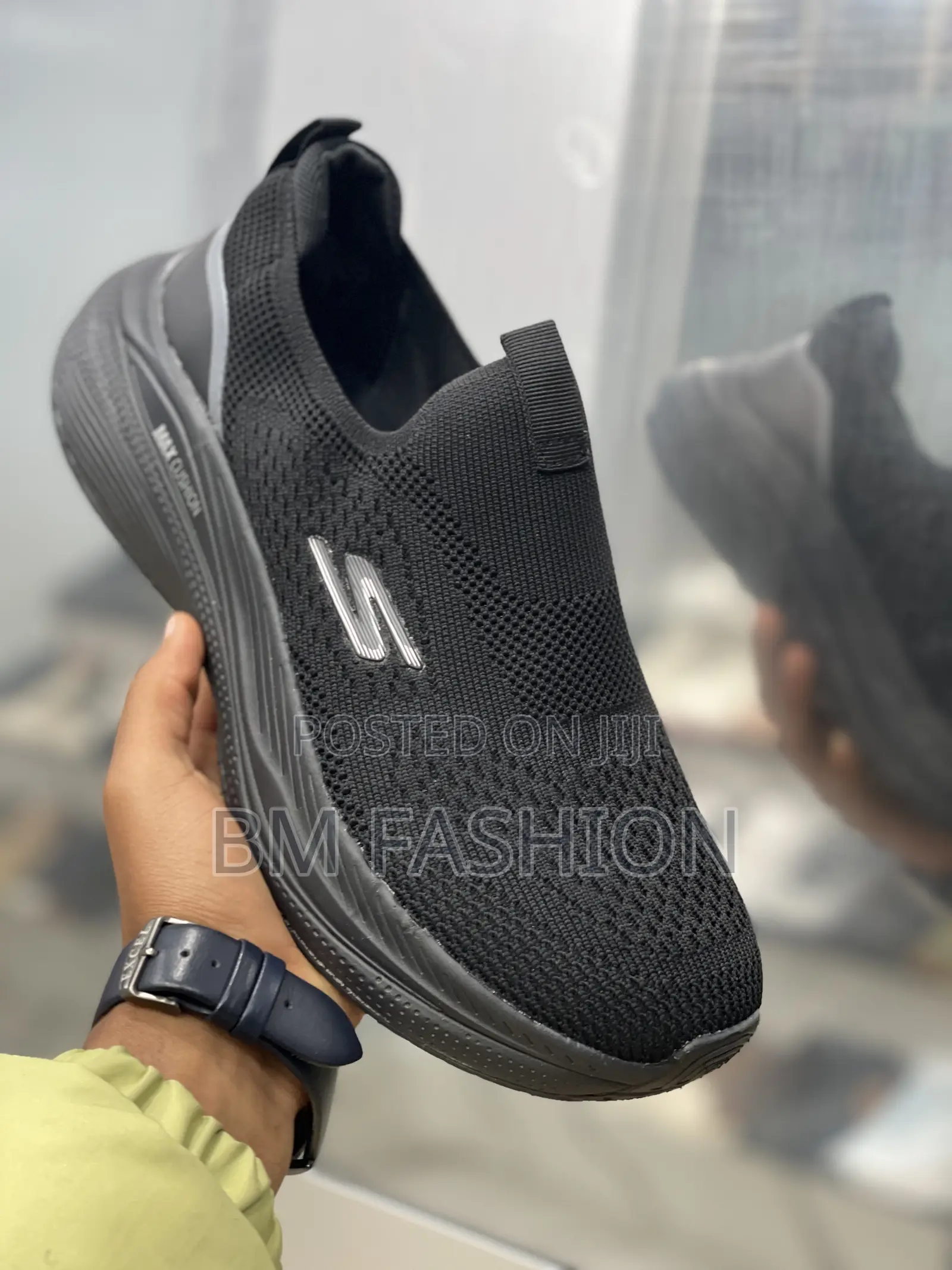 Skechers Max Cushioning: Sleek All-Black