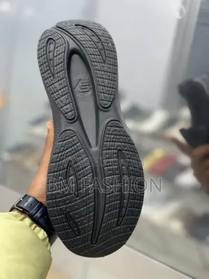 Skechers Max Cushioning: Sleek All-Black