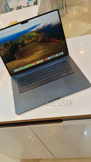 New Laptop Apple MacBook Air 2024 M3 8GB Apple M3 SSD 256GB