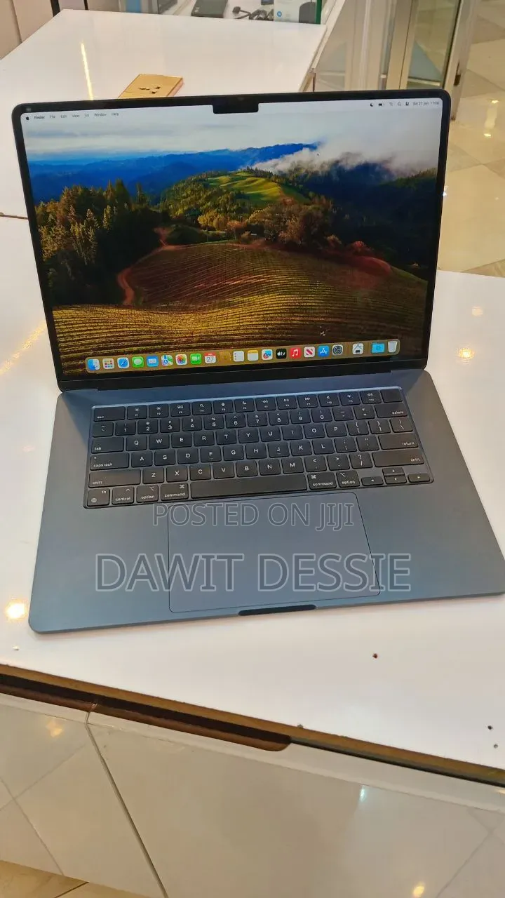 New Laptop Apple MacBook Air 2024 M3 8GB Apple M3 SSD 256GB