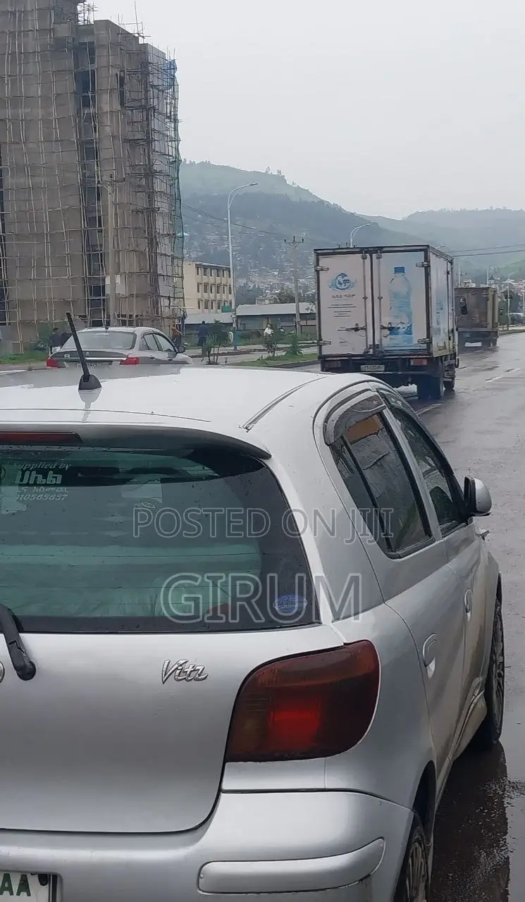 Toyota Vitz 1.0 FWD 3dr 2004 Silver