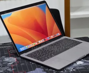 New Laptop Apple MacBook Pro 2017 16GB Intel Core i5 SSD 512GB