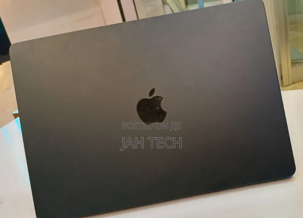 New Laptop Apple MacBook Air 2024 M3 8GB Apple M3 SSD 256GB