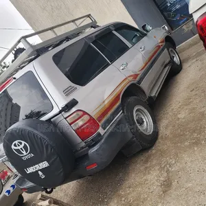 Toyota Land Cruiser 2005 Gold