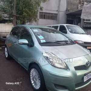 Toyota Yaris 2010 Silver