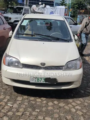 Toyota Platz 2001 White