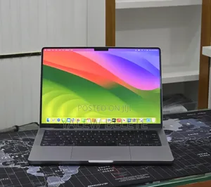 New Laptop Apple MacBook Pro 2023 M3 8GB Apple M3 Pro SSD 512GB
