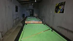 3 Pool Table ጥሩ ይዞታ ላይ ያሉ
