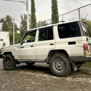 Toyota Land Cruiser 2010 White