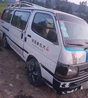 Toyota HiAce 2004 White