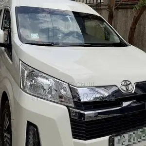 Toyota HiAce 2022 White