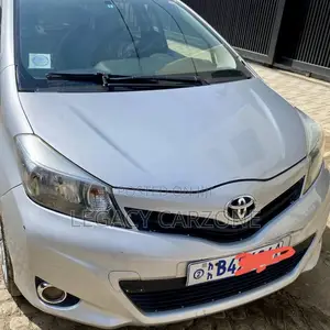 Toyota Yaris 2011 Silver