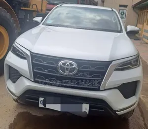 Toyota Fortuner 2023 White