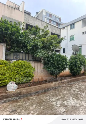 5bdrm House in Kibert Zewdie, Bole for sale
