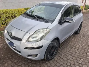 Toyota Yaris 2010 Gray