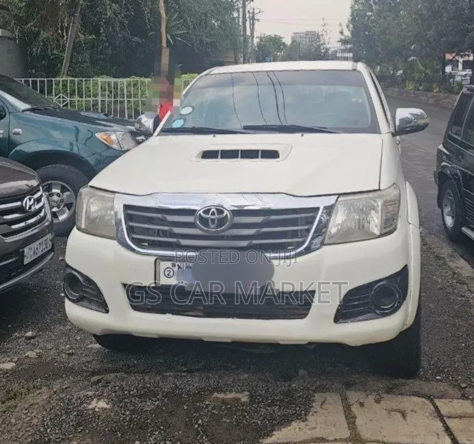 Toyota Hilux 2013 White