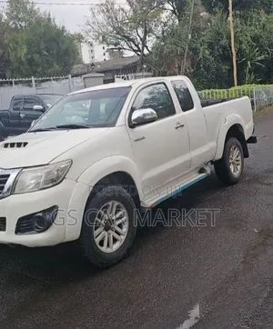 Toyota Hilux 2013 White