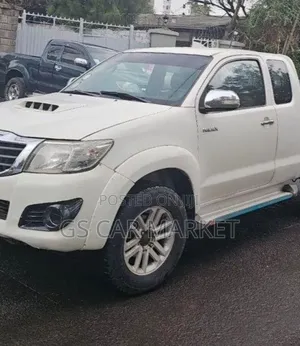 Toyota Hilux 2013 White