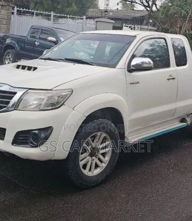 Toyota Hilux 2013 White