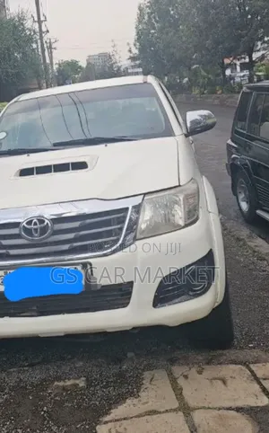 Toyota Hilux 2013 White