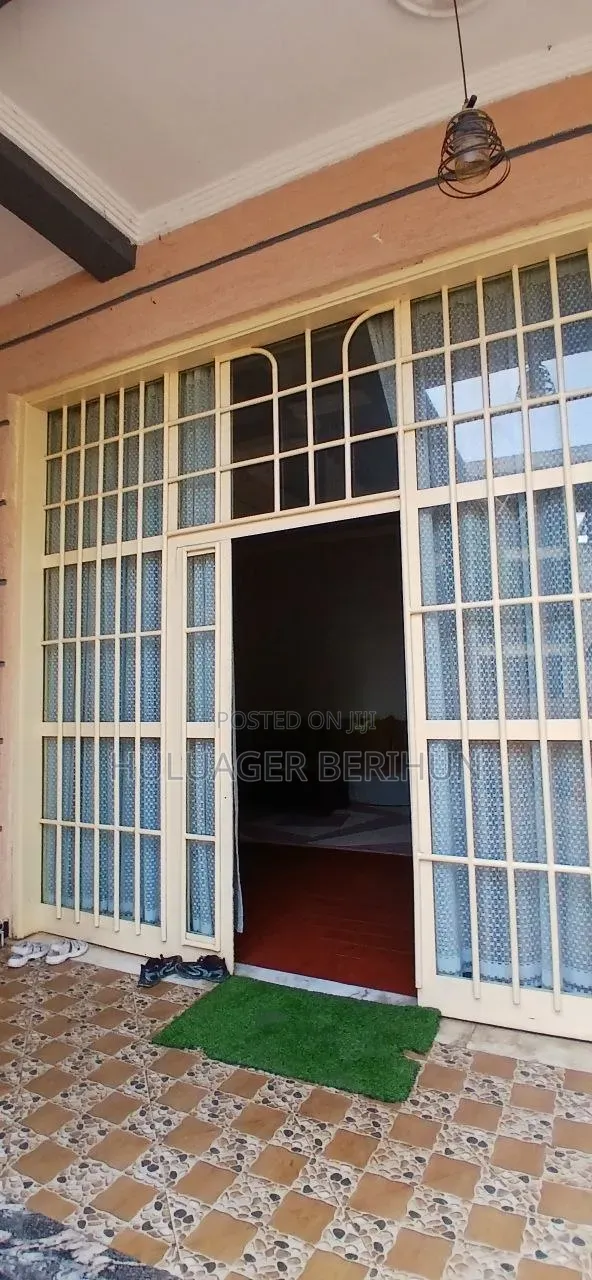 Furnished 3bdrm Villa in Bole for sale