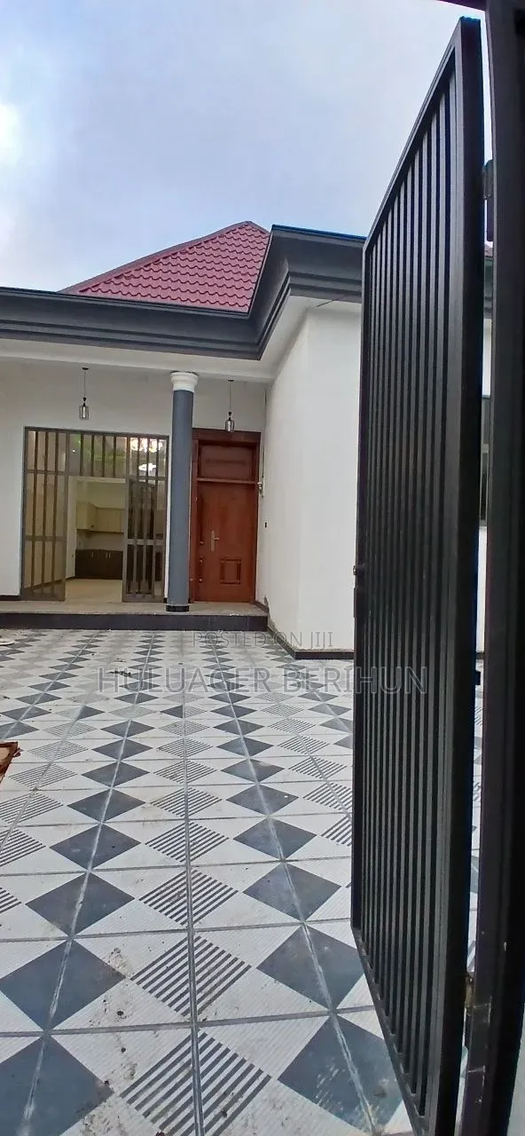 Furnished 3bdrm Villa in Bole for sale