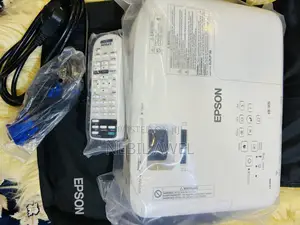 Epson Eb-S05 Svga 3lcd Hd Multimedia Projector 3,200 Lumens