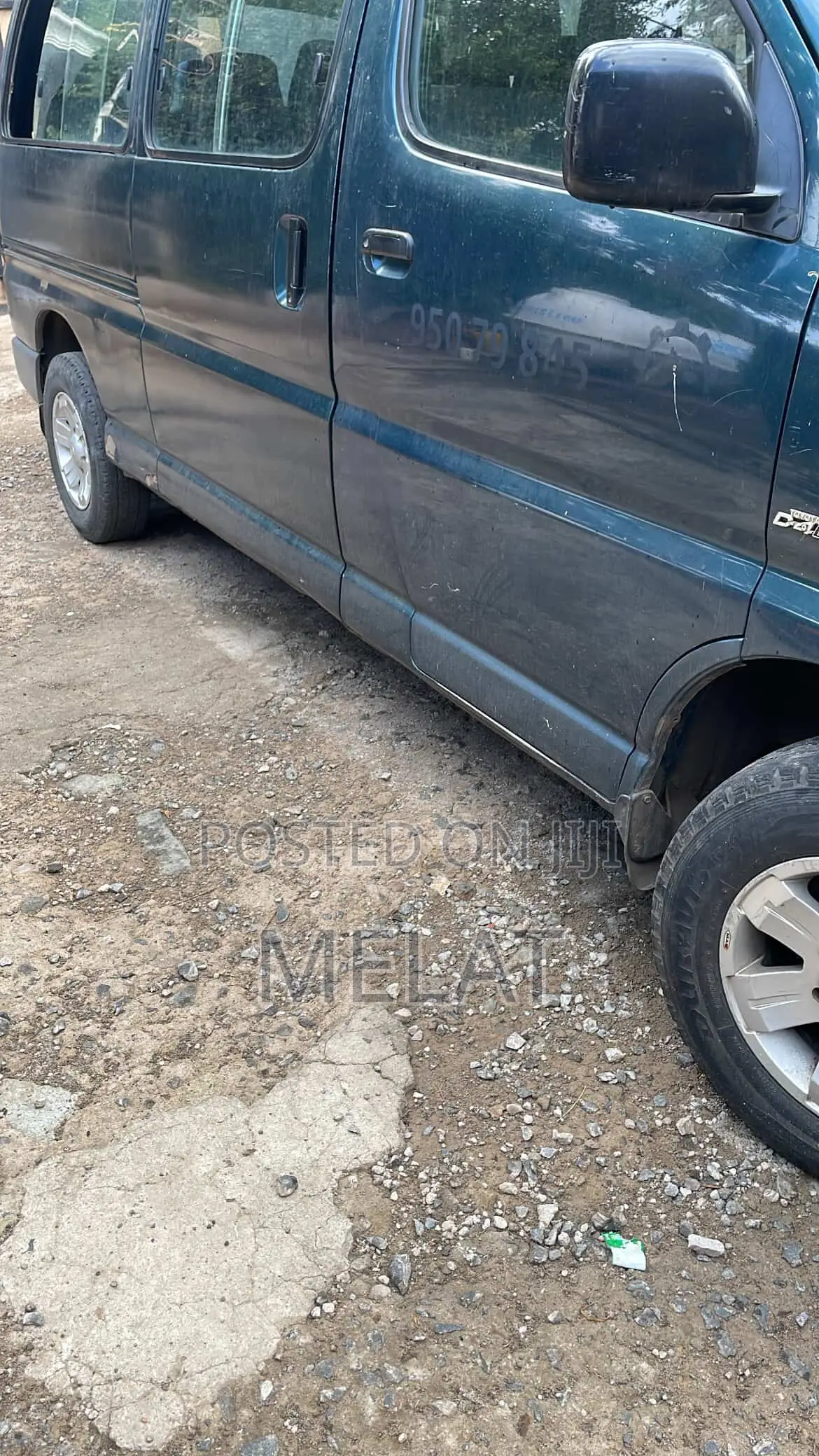 Toyota HiAce 220 2007 Green