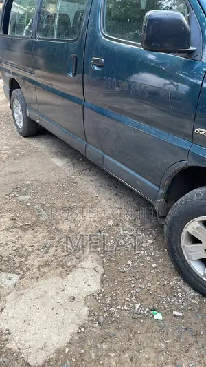Toyota HiAce 220 2007 Green