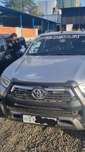 Toyota Hilux 2020 Silver